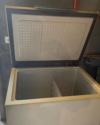 Freezer a pozzetto
