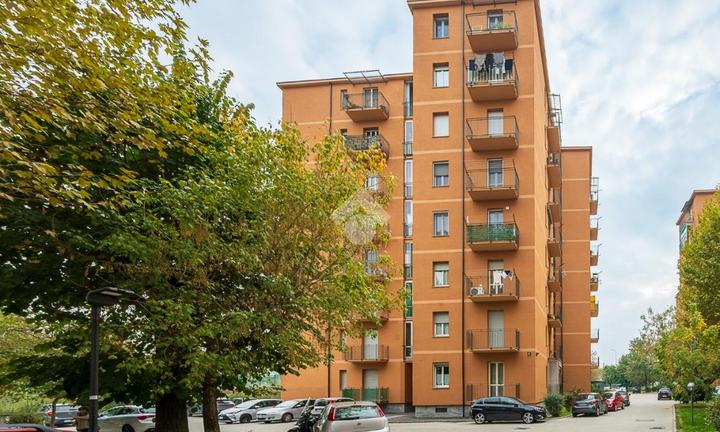 4 LOCALI A VENARIA REALE