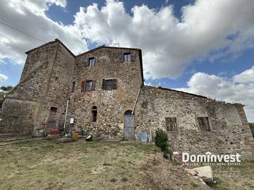 Rustico / Casale di 700 m² con più di 5 locali a M