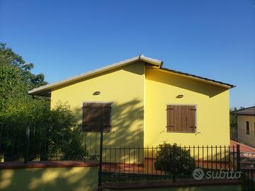 Villa sulla collina toscana (pistoia)