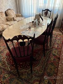 Tavolo in marmo e legno per camera da pranzo