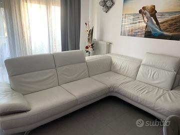 Divano angolare di pelle bianco