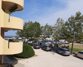 Trilocale Vista Mare con Clima, Terrazzo e P. Auto
