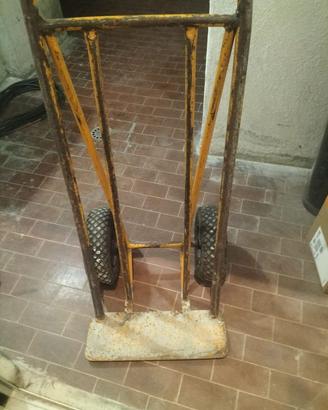 CARRELLO  PORTA  PACCHI