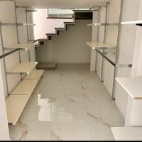 Scaffalatura  in acciaio e legno