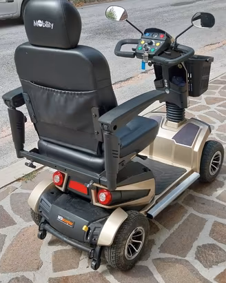 Scooter elettrico per disabilità di deambulazione