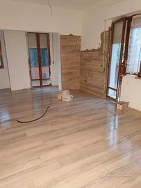 Muratore piastrellista