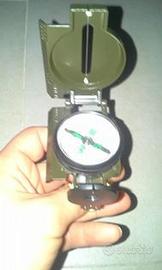 Bussola militare e accessori da campeggio
