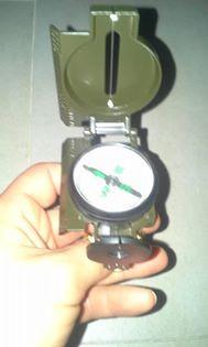 Bussola militare e accessori da campeggio