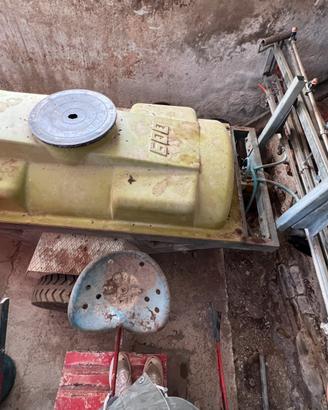 Botte per diserbo a trattore