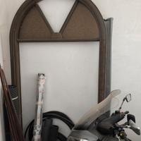 Portone in legno pieno di castagno.