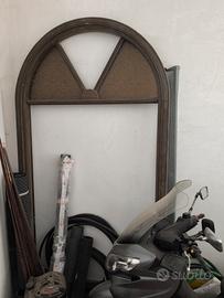 Portone in legno pieno di castagno.