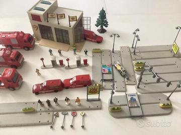 Elementi per plastico /diorama caserma pompieri
