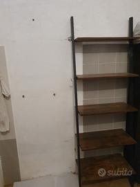 Libreria/Scaffalatura marrone e ferro indusrtrial