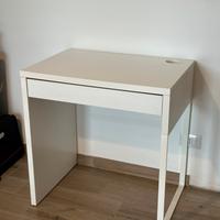 Scrivania MICKE IKEA piccola- bianca