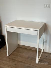 Scrivania MICKE IKEA piccola- bianca