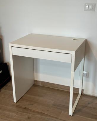 Scrivania MICKE IKEA piccola- bianca