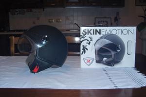 Casco per moto rivestito in pelle