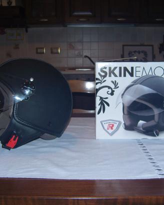 Casco per moto rivestito in pelle