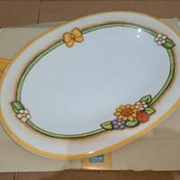 Thun country. Piatto torta, alzata dolci