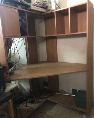 scrivania porta pc