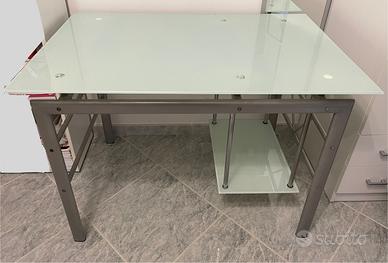 Scrivania in vetro