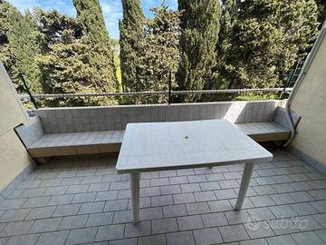 Monolocale con terrazza in residence con piscina