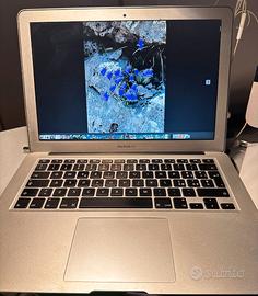 Docente vende MacBook Air 13" 256GB