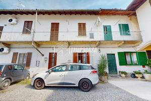 SOLUZIONE SEMINDIPENDENTE CON BOX SENZA SPESE COND