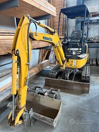 Escavatore Komatsu PC 16R-3 con martellone