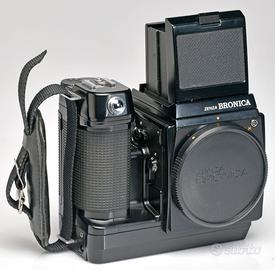 Zenza Bronica 6x6 corpi ottiche e accessori vari