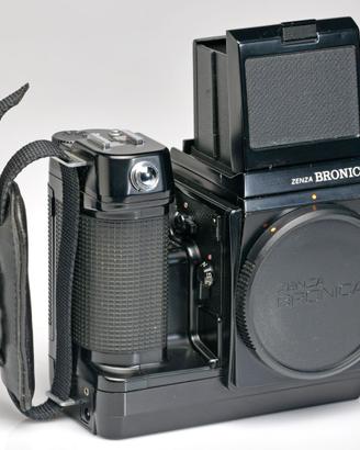 Zenza Bronica 6x6 corpi ottiche e accessori vari