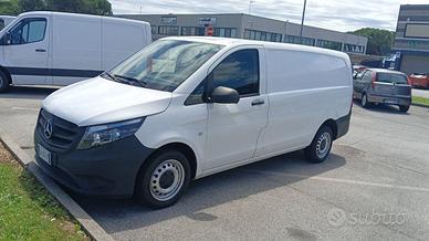 Mercedes-Benz Vito 111 LONG 10q 3 Posti