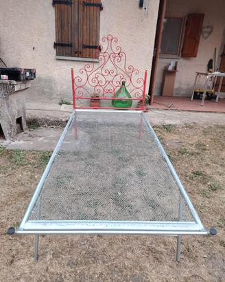 letto singolo con testata