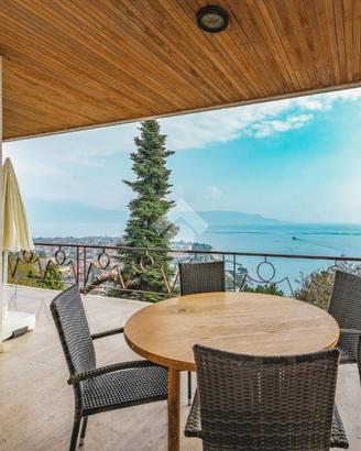 VILLA SINGOLA A TOSCOLANO-MADERNO