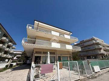 3 LOCALI A ALBA ADRIATICA