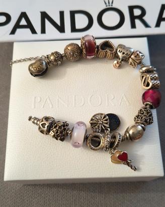 bracciale Pandora con 16 charms.origineli