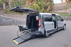 Ford Tourneo Connect Pianale ribassato con rampa d