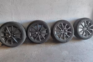 Cerchi da 18 con gomme 
