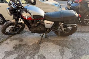 Triumph scrambler 900 twin tone