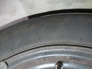 Pneumatici invernali 215 65 16  pari a nuovo 