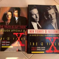 Due volumi della guida ufficiale a The X Files