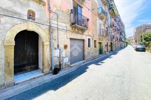 2 LOCALI A PAOLA