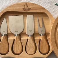 Tagliere e set coltelli formaggio