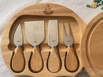 Tagliere e set coltelli formaggio