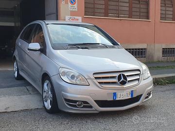 MERCEDES-BENZ B 200 CDI 140 CV automatic EURO5