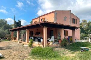 Villa indipendente con ampio terreno