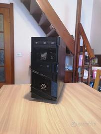 Computer + Schermo  + Audio + Accessori