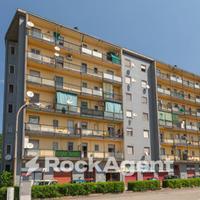 LOCALE COMMERCIALE 2 VETRINE FRONTE STRADA