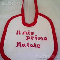 Bavetta ricamata e portaconfetti all'uncinetto